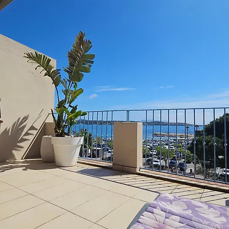Duplex De 95 M2 Sur Le Port, 17m2 De Terrasse,parking Bandol