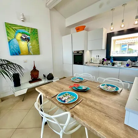Duplex De 95 M2 Sur Le Port, 17m2 De Terrasse,parking Bandol